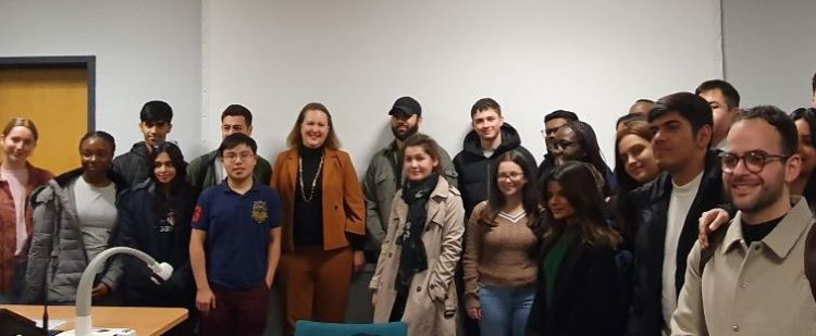 Attorney General visits the School of Law to speak to students about legal careers in the Government