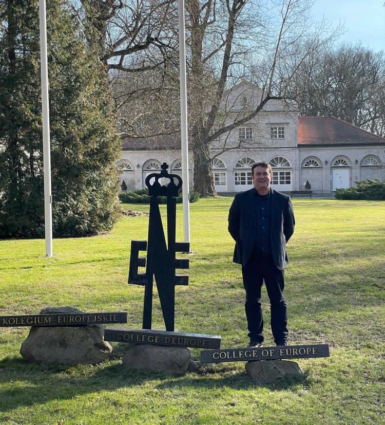 Prof. Simon Lightfoot on the grass outside the College of Europe in Natolin.